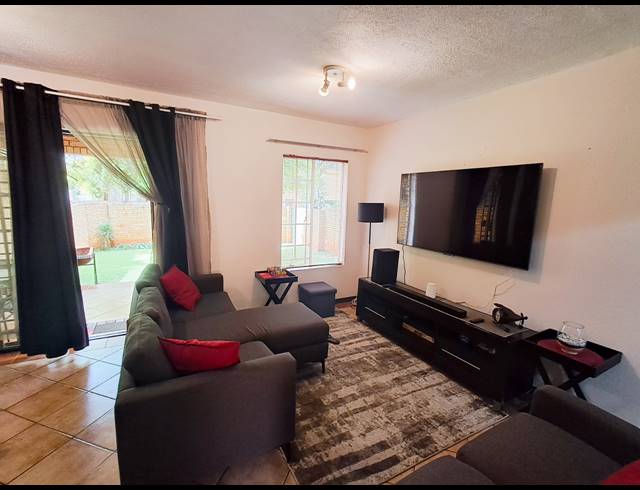 2 BEDROOM SECTIONAL TITLE FOR SALE IN BOARDWALK VILLAS